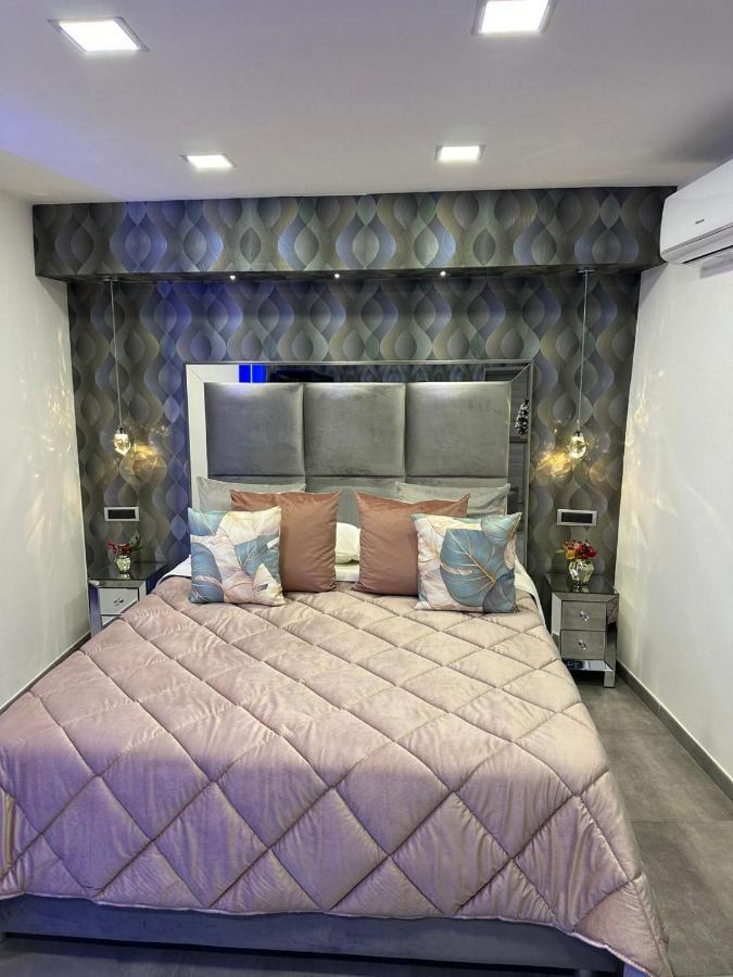 C3 Luxury Couette-café Naples